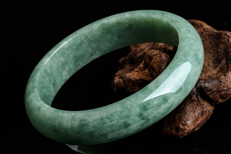 豆种翡翠手镯