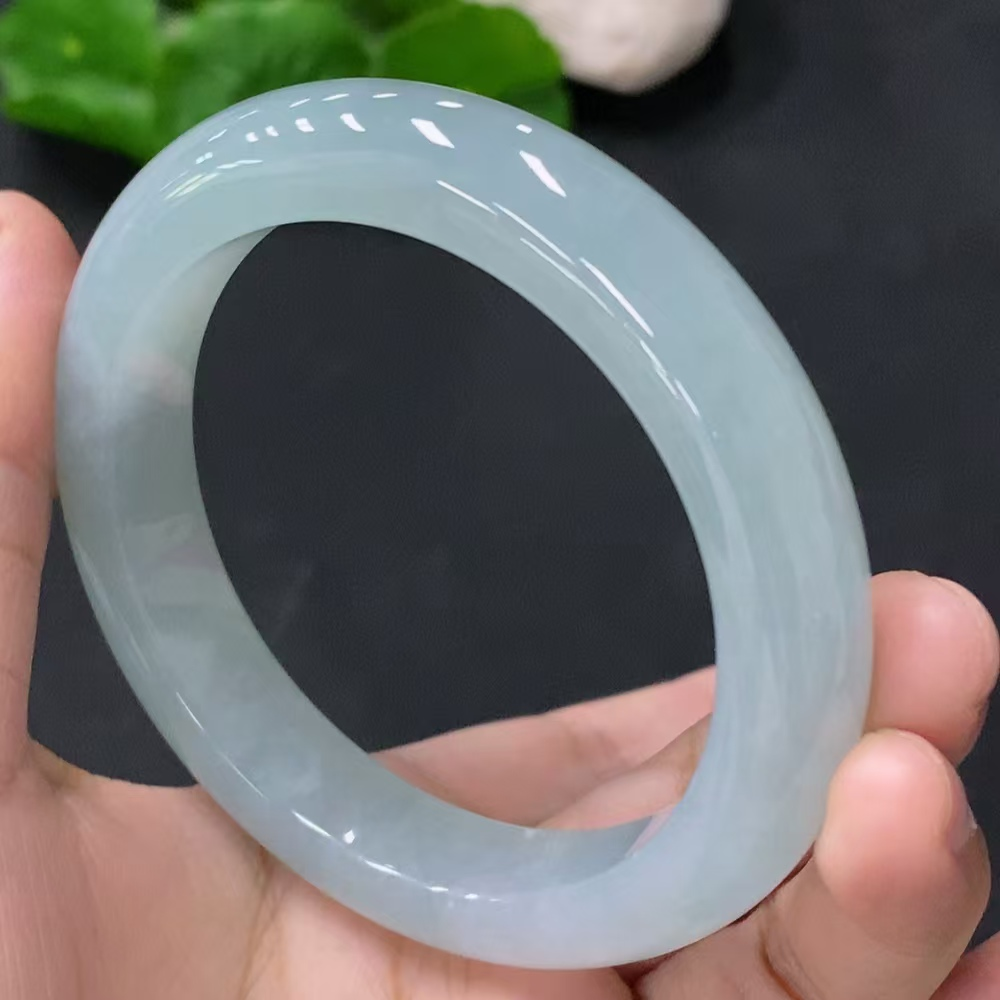 无色（淡色）手镯